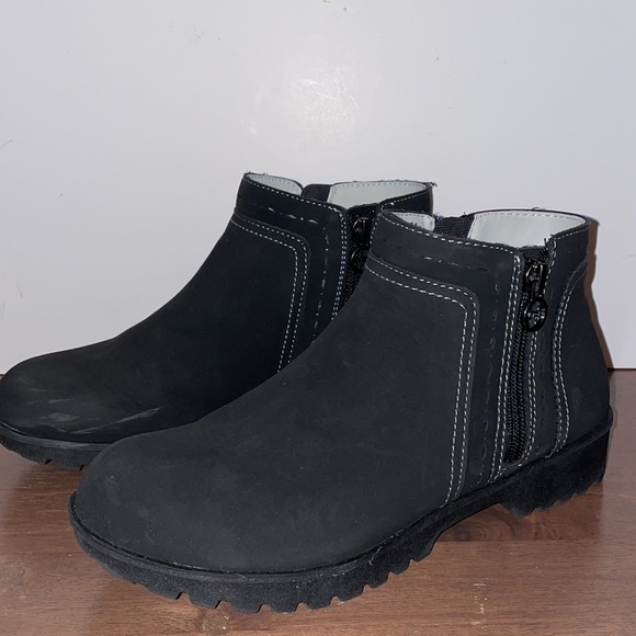 J Sport Women’s Jenna Ankle Boots - Picture 4 of 8